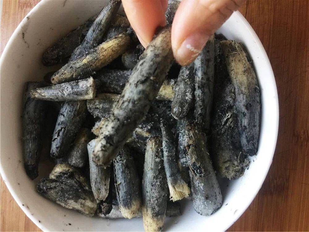 高粱生病后长出的"霉菌",农村娃儿时常偷吃,如今却成高端食材_手机