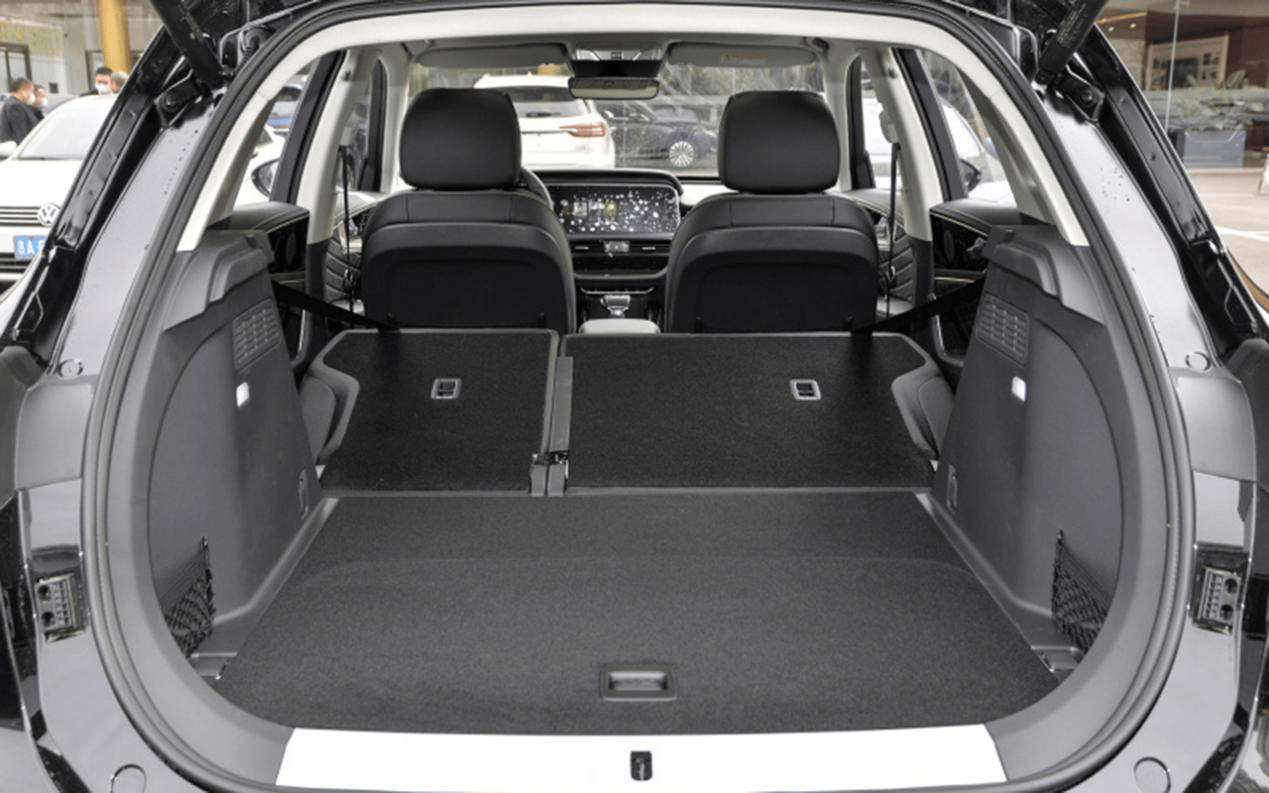 月销8775辆,国产豪华红旗hs5值得买吗?车主们这样说!