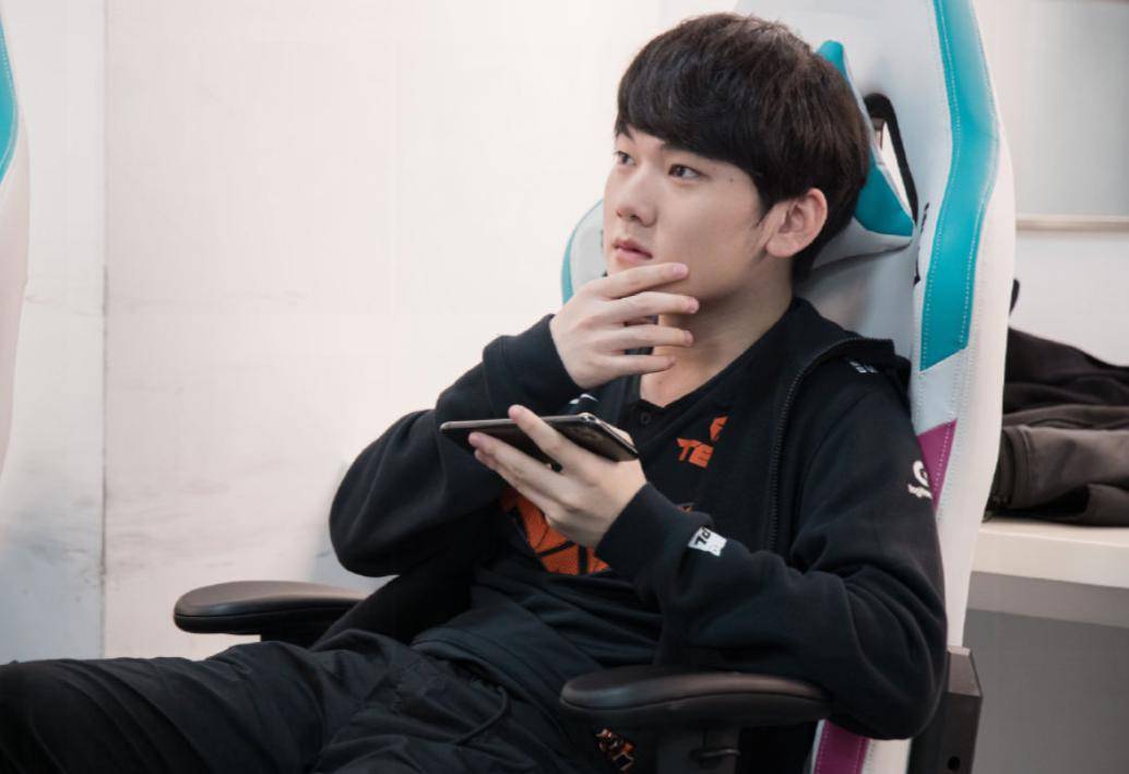 五人一排唯阿水掉线,这波是"装杯"制裁_卡萨