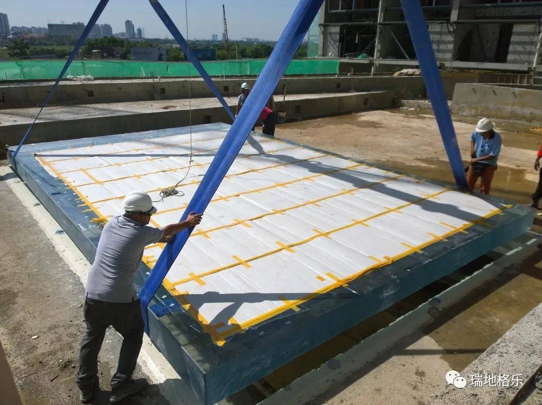 瑞地格乐:亚克力透明空中游泳池-马来西亚凌云阁案例