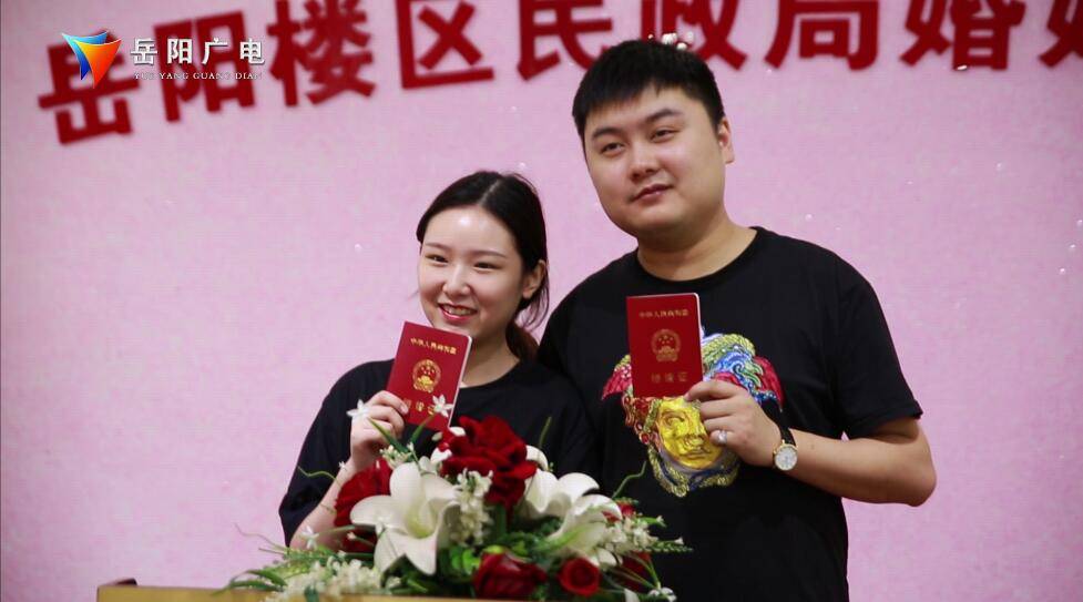 黎路:老婆我爱你,我以后会一生一世的保护你.
