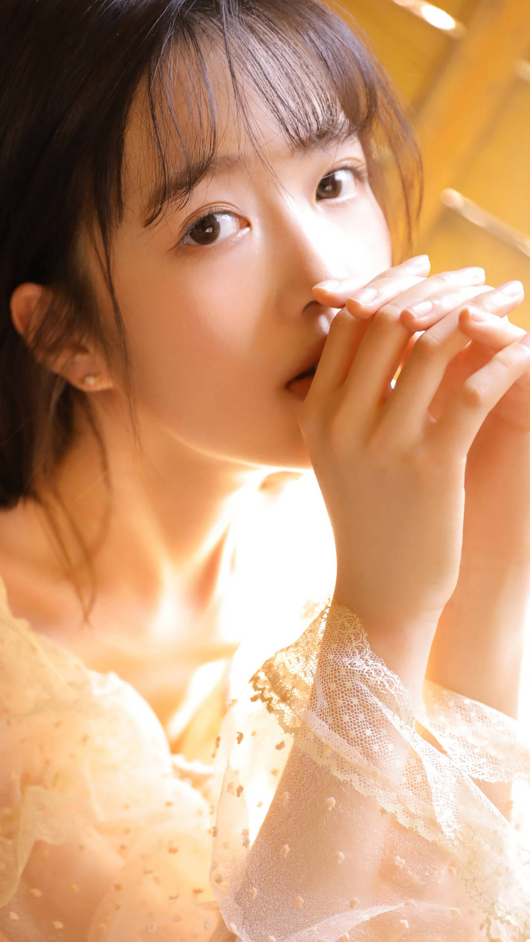 粉红蕾丝美女手机壁纸