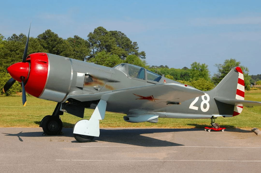 螺旋桨大战喷气式志愿军近战突击战斗英雄打得f86凌空爆炸