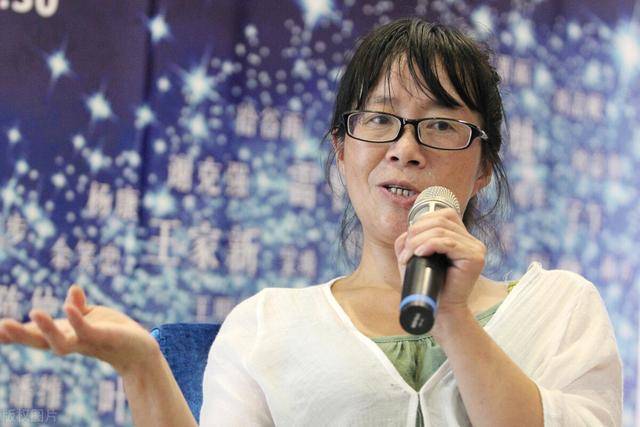 余秀华配表达情欲吗大干一场羞掉的不是花朵而是人们的偏见