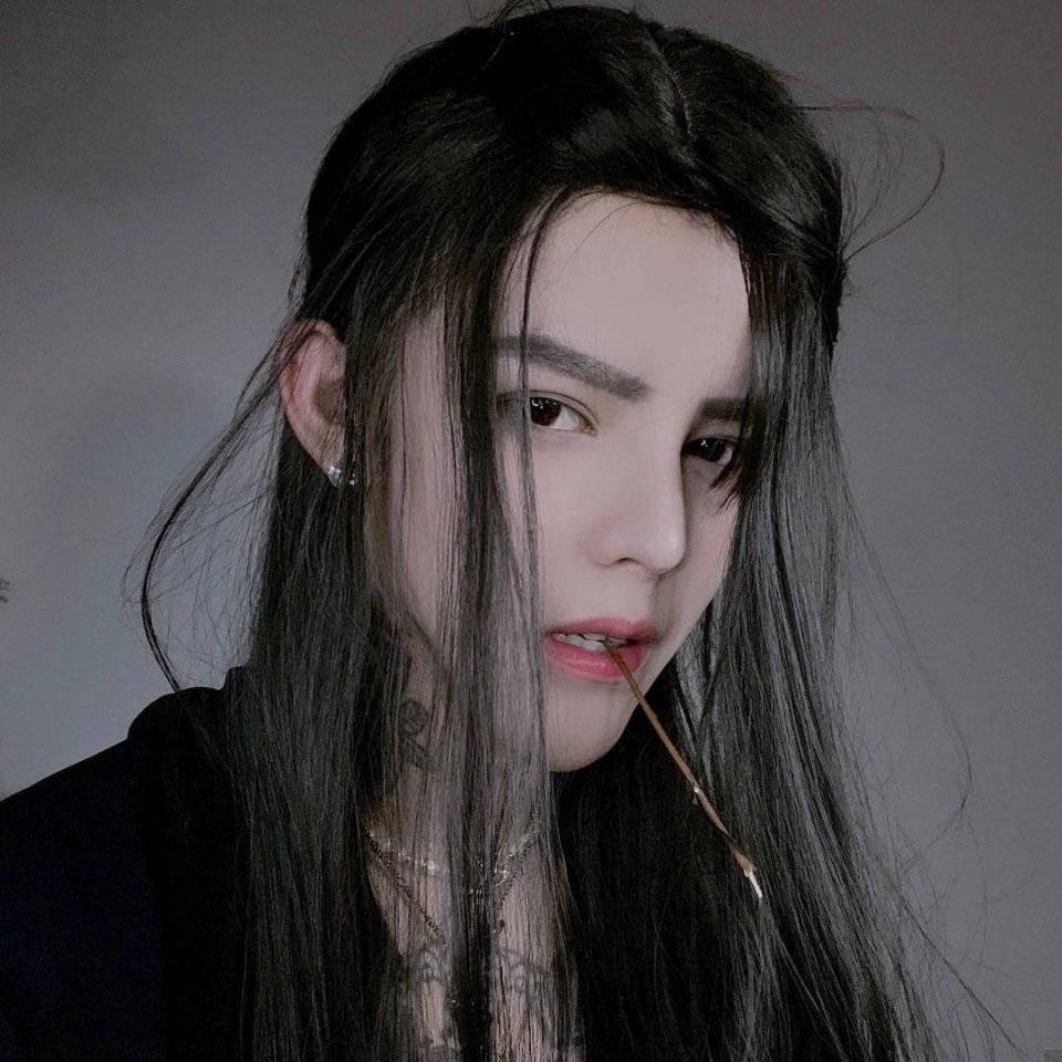殷世航上演"新剧本",这次女主又换人,网友:爱情不值一提!