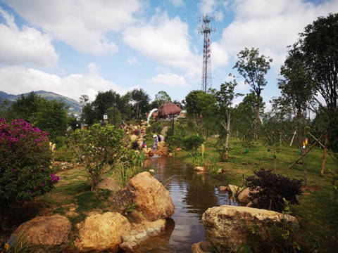 云南省凤庆县以山为载体建设城市公园