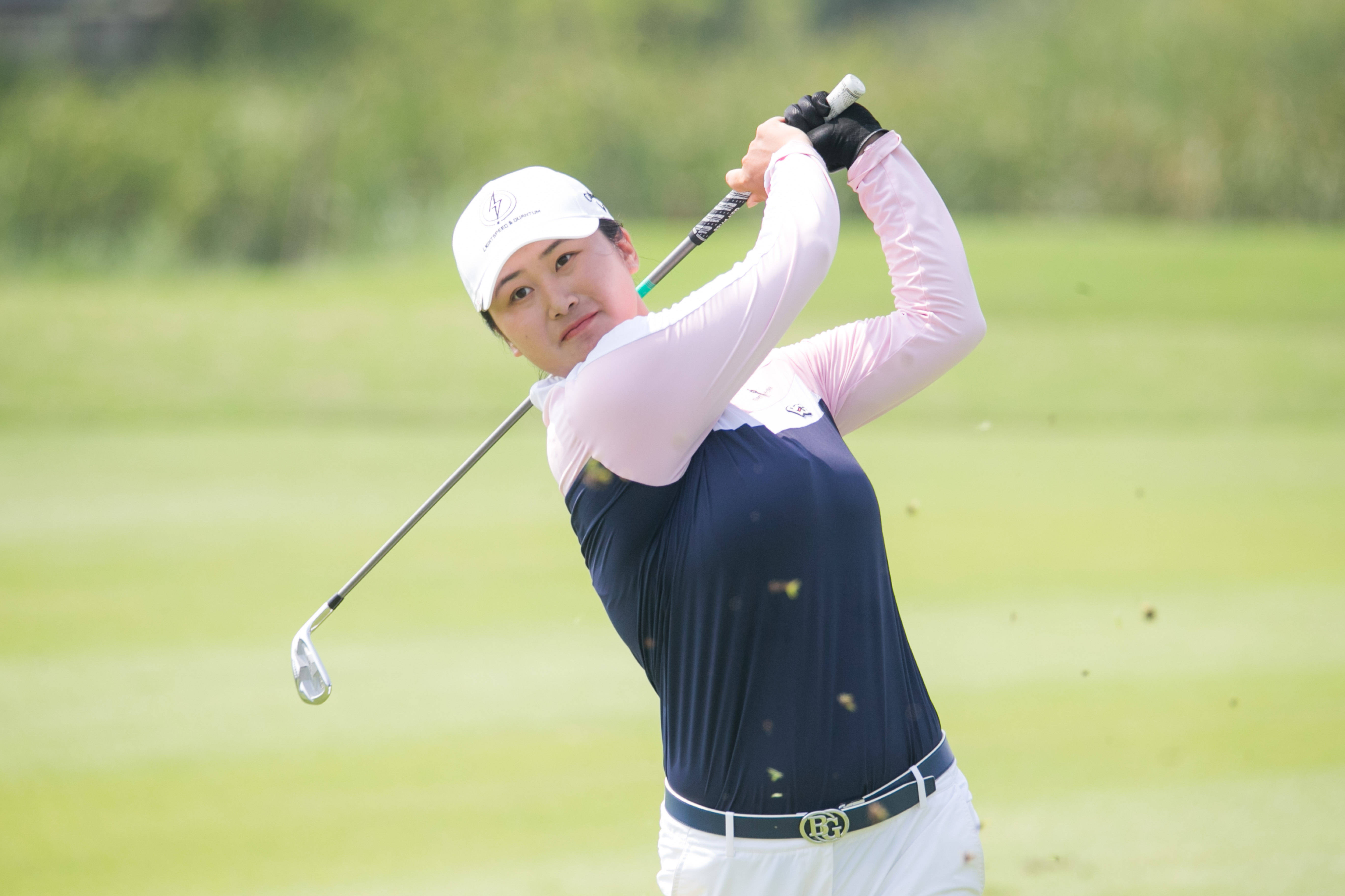 中国美女高尔夫选手图片