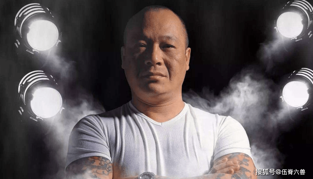 "大佬b"吴志雄投身餐饮业,"金盆洗手"后,憨态迎客不见匪气