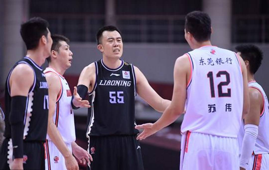 十冠王功勋内线顶薪续约,除硬扛韩德君外,还需抵挡首钢双塔_苏伟