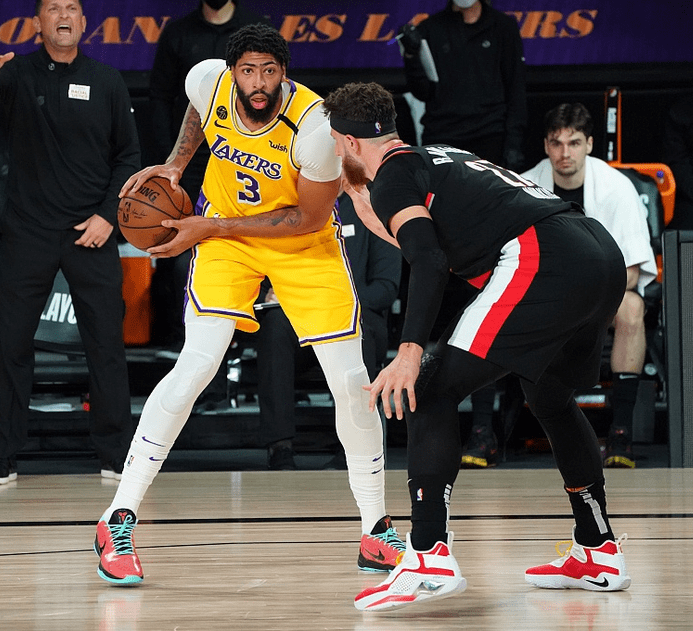 格林6中1,jr又梦游,湖人缺陷恐影响下轮季后赛_麦科勒姆