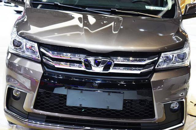 华颂这个品牌很多人都很陌生,它是华晨汽车旗下的一个子品牌,旨在生产