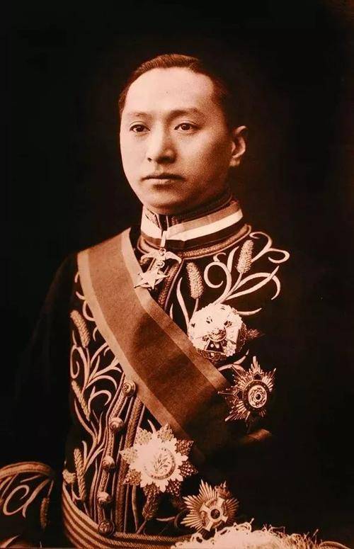 原创决定八佰壮士命运的不是硝烟弥漫的战场而是一场会议