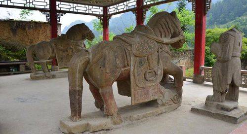 中国历史黄帝陵前摆放石人石马以象征着高贵不可侵犯