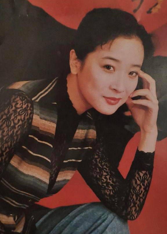 2年来陈小艺多次被曝婚内出轨小鲜肉丈夫为何选择隐忍至今