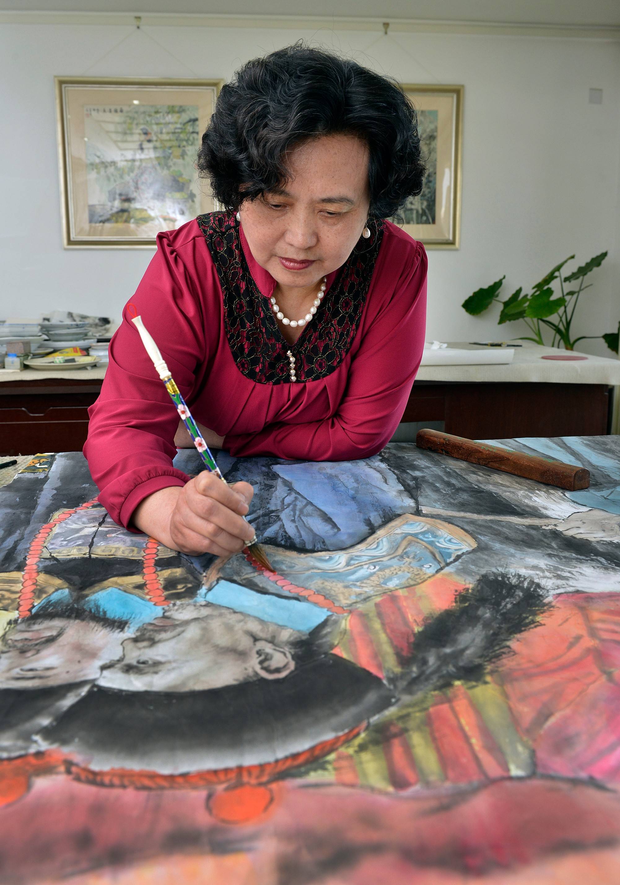 卢平:一笔下去 可以是润含春雨 也可以是干裂秋风_手机搜狐网