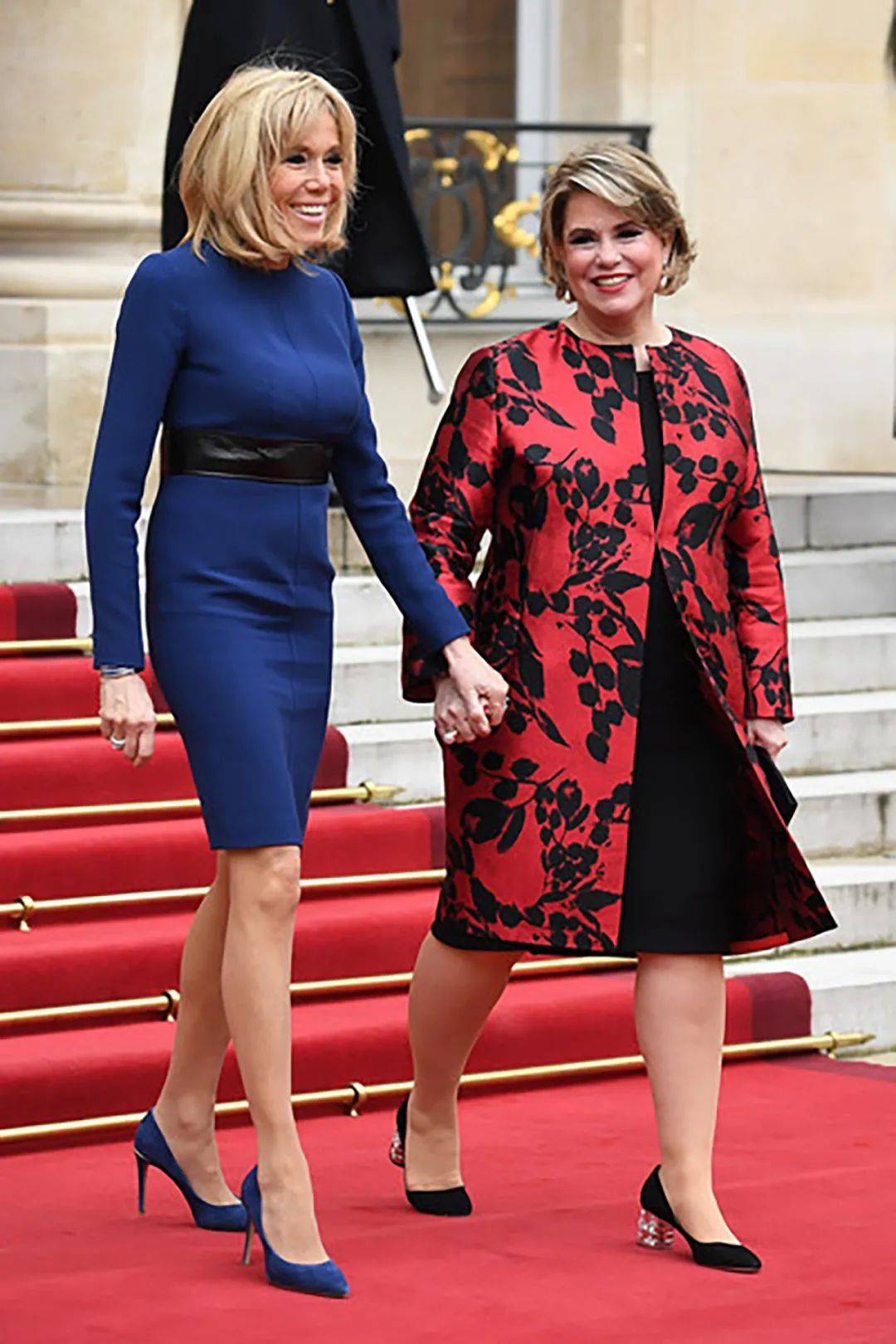 原创法第一夫人步入宴会厅被卢森堡王后挤到门框边低着头一脸不爽