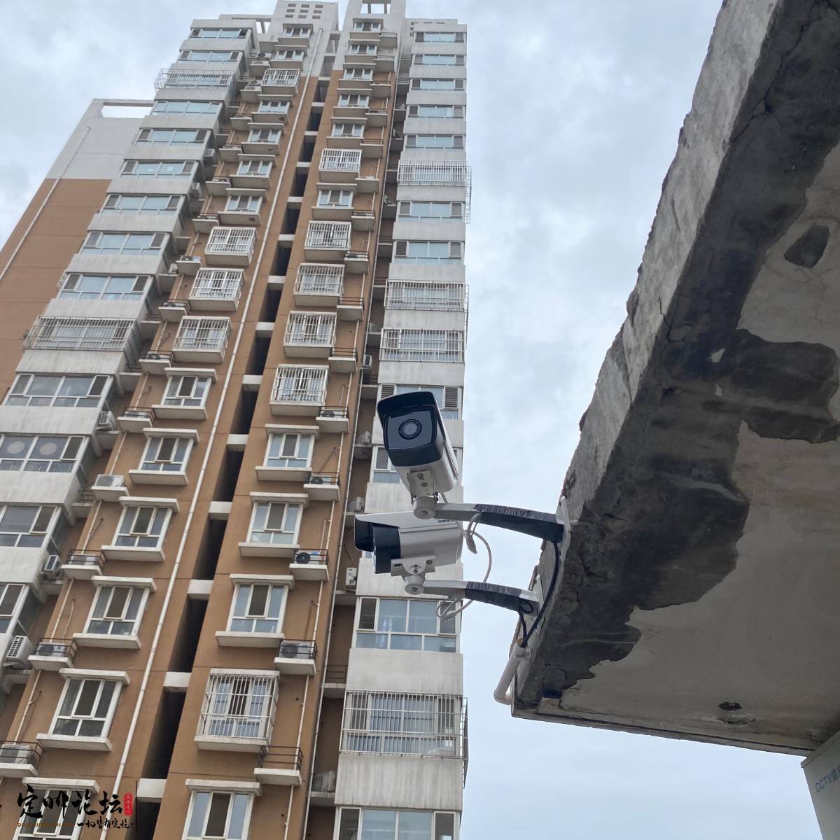 河北定州一小区新增多个摄像头,获居民称赞_手机搜狐网