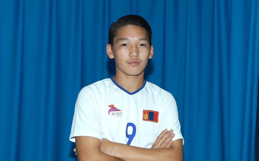 2011年受邀参加ac米兰在蒙古举办的足球夏令营,开始在蒙古国内出名