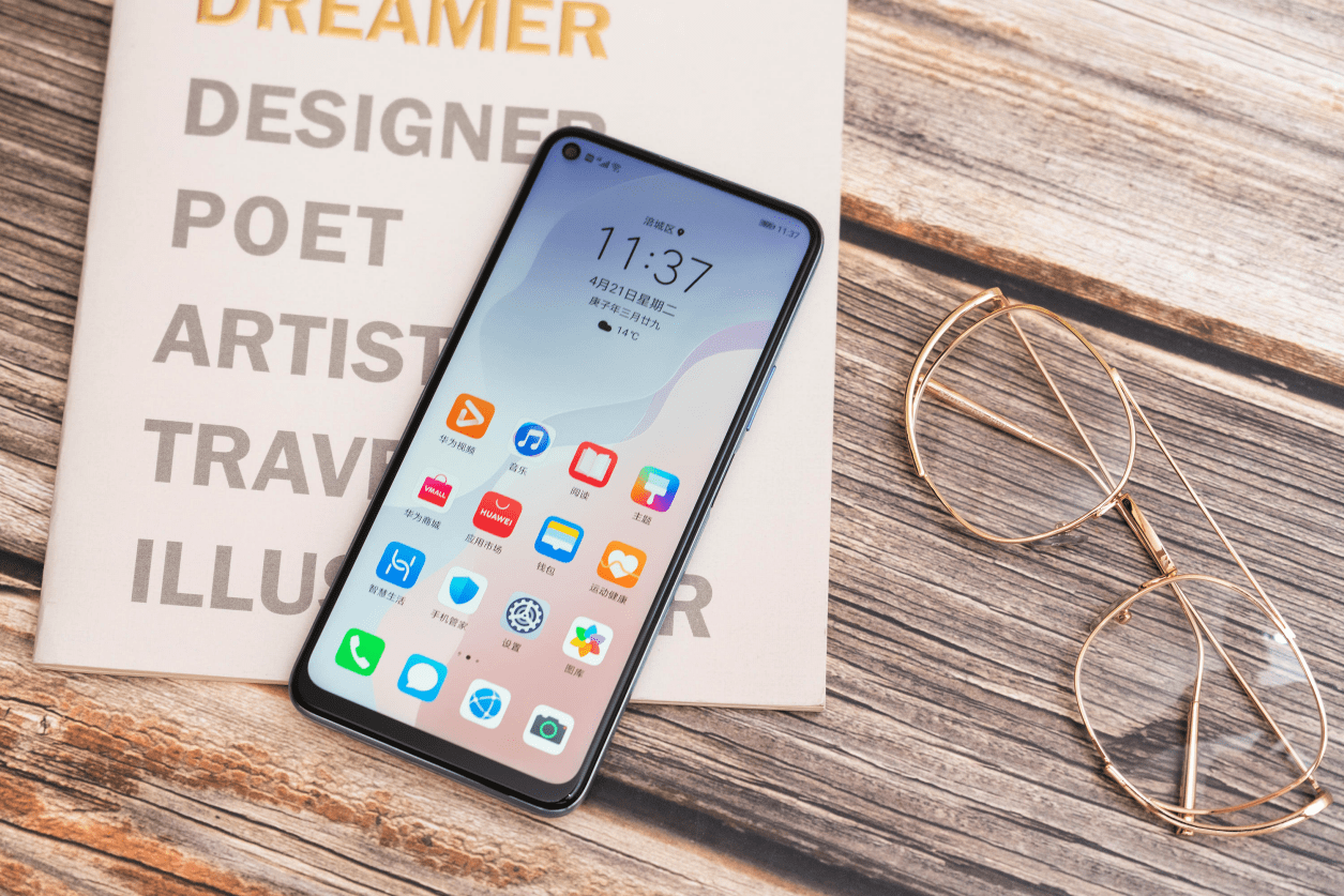 虽然这款华为nova7se是一款具备高颜值的5g手机,并且还极具时尚感,但