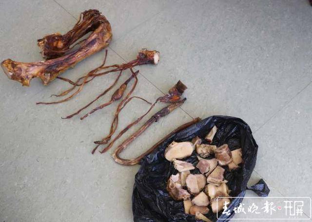 该分站接到举报称:"有人在中山乡小街农贸市场非法出售虎骨