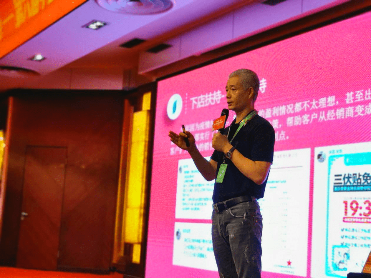 百佳催乳师大赛成都赛区顺利开幕雷氏普爱创始人孔祥雷先生发表重要