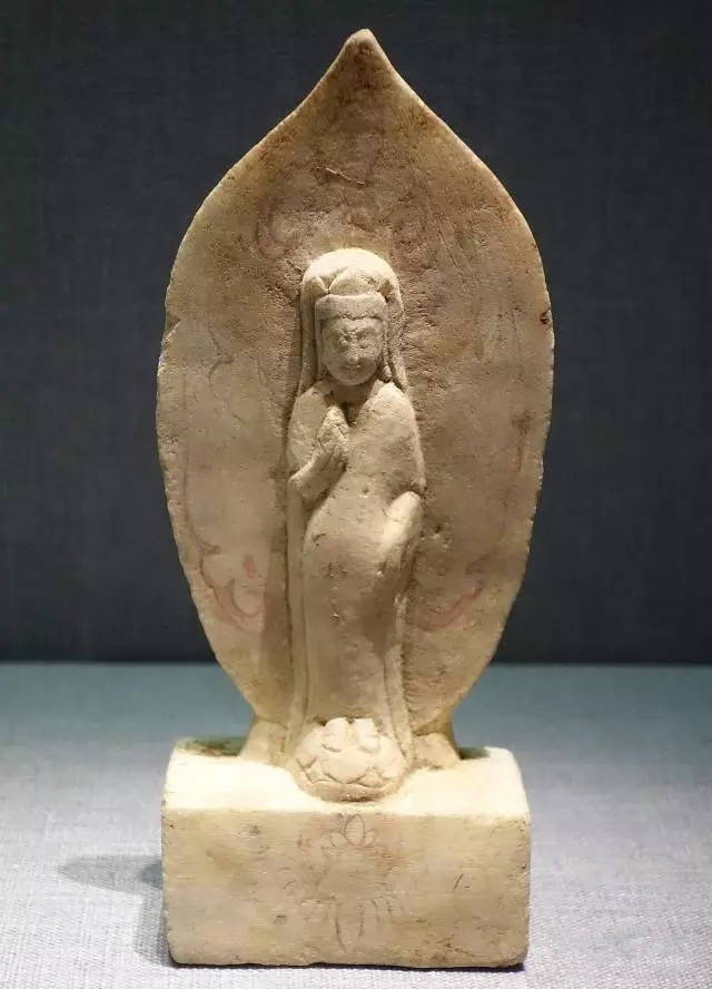 曲阳修德寺出土白石佛像