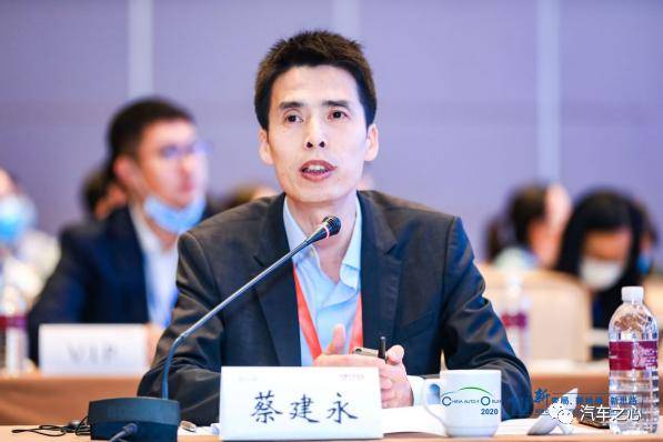 目前已经公开亮相的两位副总裁,分别为何利扬和郑刚,二人分别兼任华为