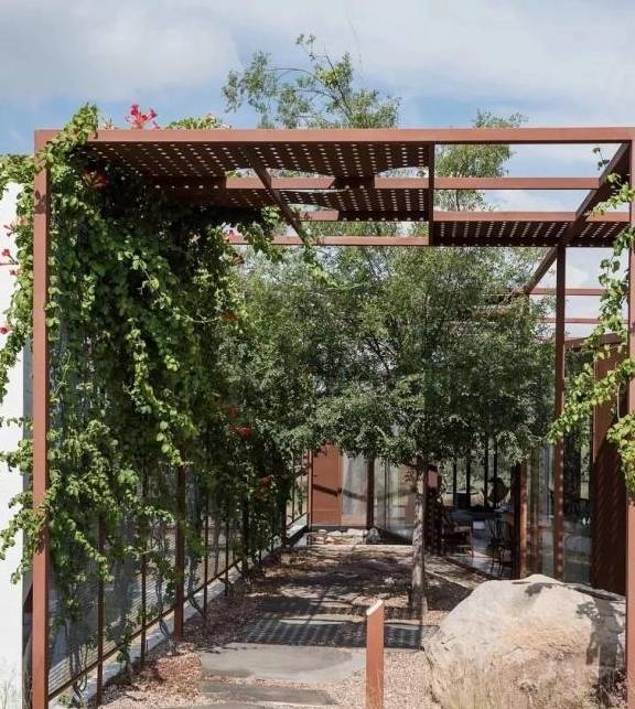 原创一楼带院子这样设计,种菜养花休闲随意选,岁月静好