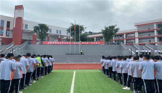 成都东部新区养马初中举行2020年秋"爱成都,迎大运"开学典礼
