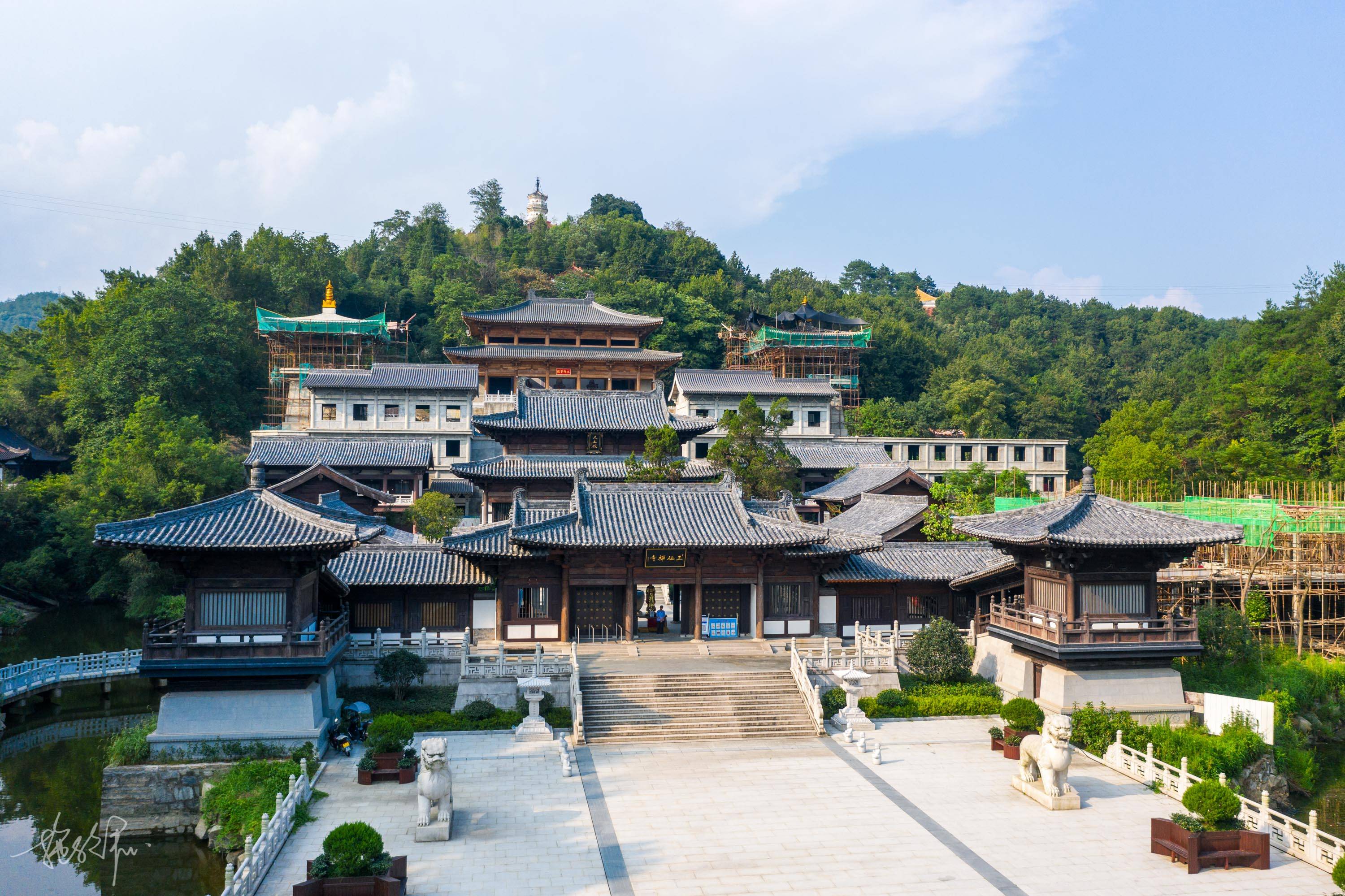 到天柱山不要只爬一个天柱峰还有好几个地方不能错过