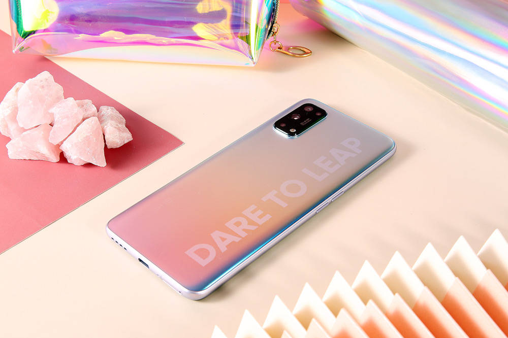 realme真我x7开箱图赏轻薄活力c位敢出色