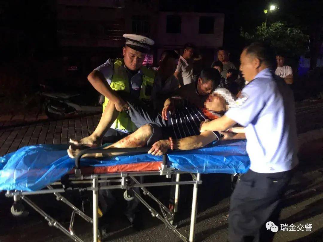 紧急!瑞金突发两车相撞事故,2人受伤