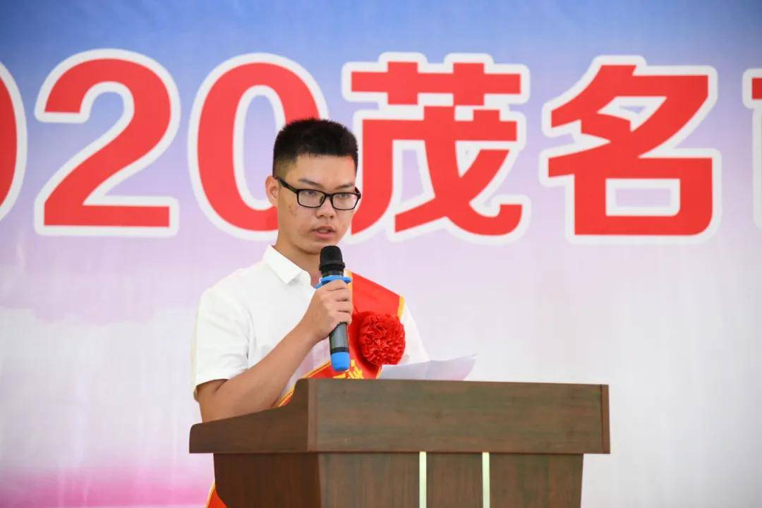 被清华大学录取的陈冠廷分享学习经验被国防科技大学录取的钟政分享