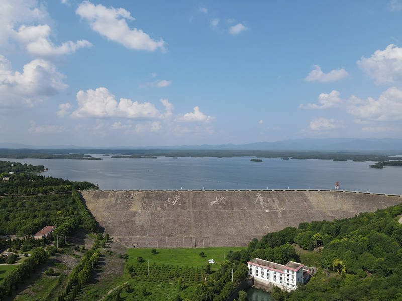 钟祥最大的温峡水库 100万农民肩挑10年始成人工湖