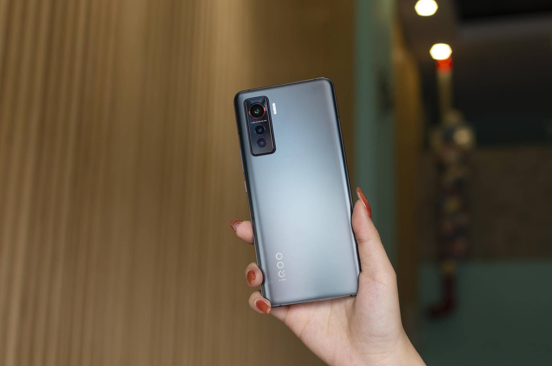 5g手机怎么选全面优等生iqoo5真正的无短板旗舰