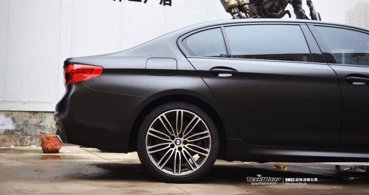 宝马5系巨人视角秃鹰teckwrap汽车车身改色贴膜hm03超哑漆曜石黑马5系