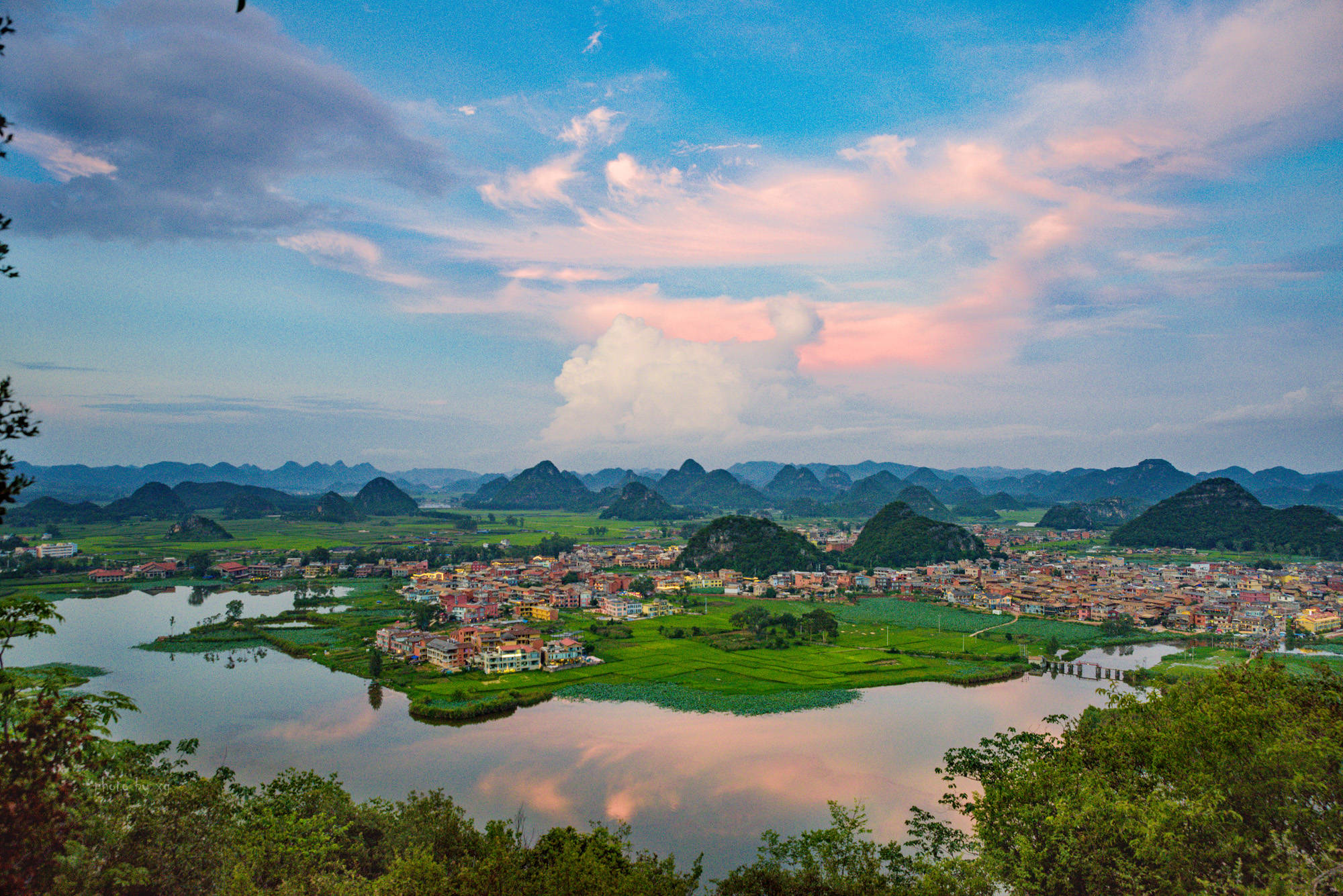 原创中国独一无二的喀斯特山水田园风光,就在云南,多部剧组到此拍摄