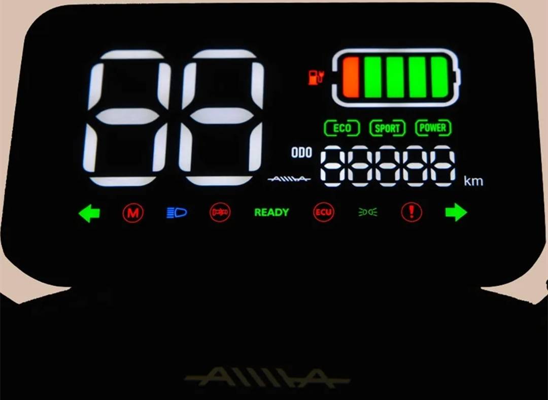 总之,从爱玛推出的这款新车来看,43km/h的最大时速以及70km的续航