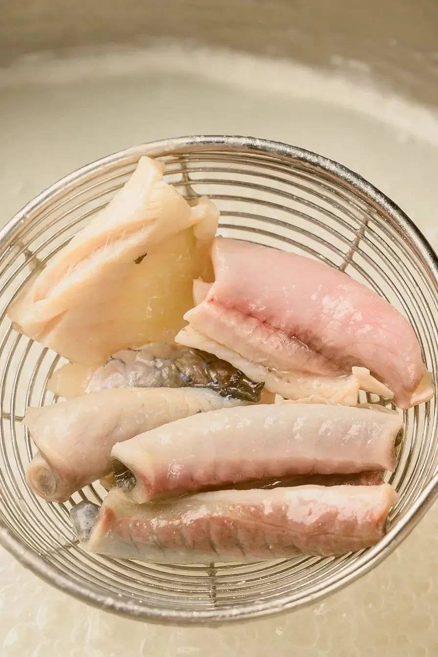 招牌是山泉水粥底火锅!_鱼蓉