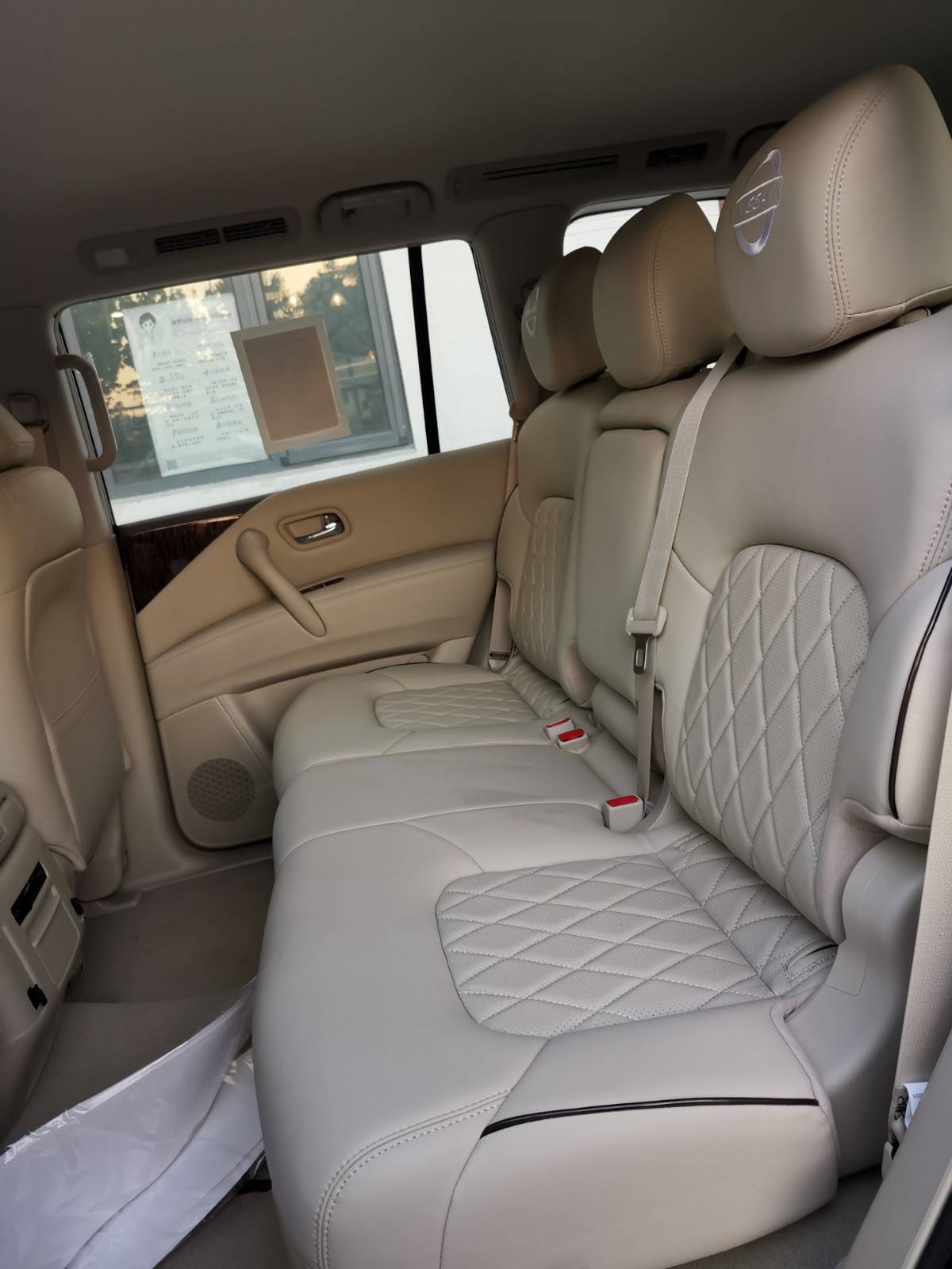 2020款日产尼桑途乐y62实力越野车宽敞内饰