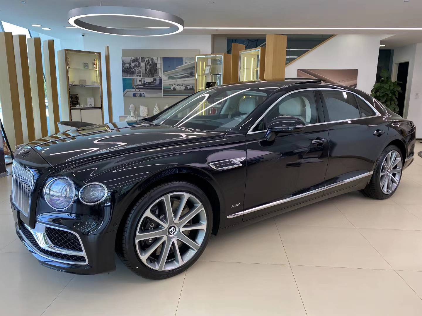 2020款宾利飞驰60t特惠颜色可选豪华大气