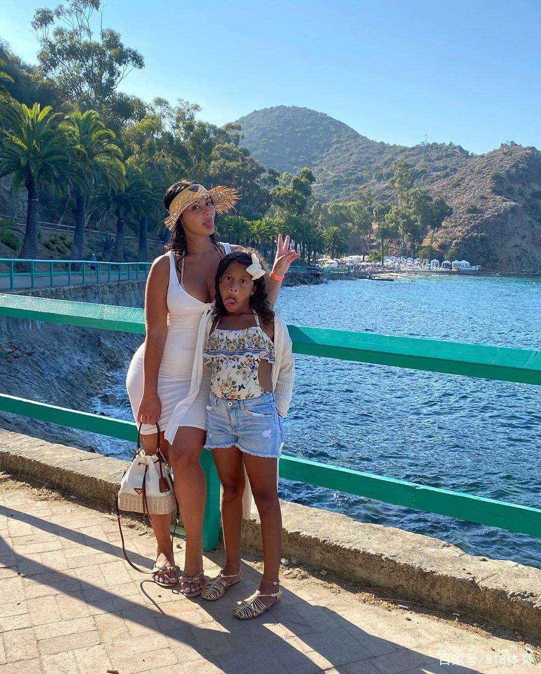 得意的笑!乔治女友搬进泡椒房间,晒照:结束隔离与宝贝相聚了