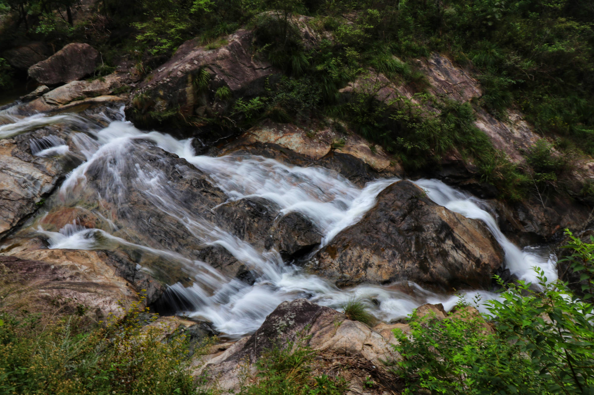 夏日避暑好去处,去天柱山大峡谷看华东之最_瀑布