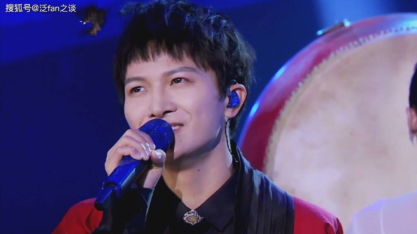 周深《跨界歌王》质疑评审太严厉,王子异被批耍帅,现场脱衣回敬_手机
