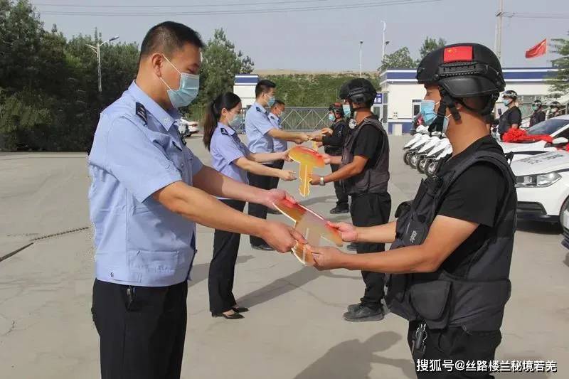 若羌县公安局举行警车发放仪式