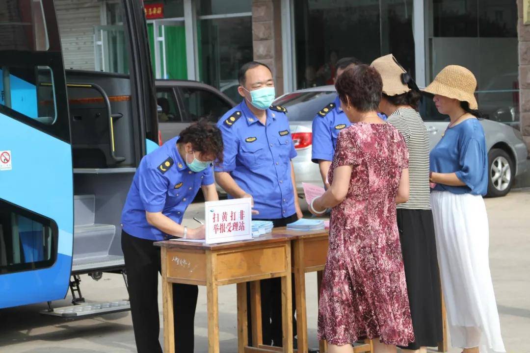 文明实践农家书屋百姓自主选书送书直通车开进青鱼滩社区