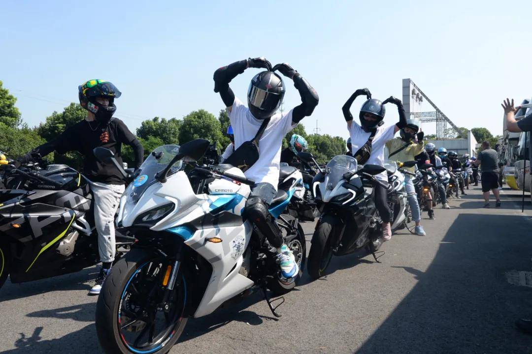 订阅 正值周末,介于春风250sr火爆的市场响应,常州梦骑士机车俱乐部