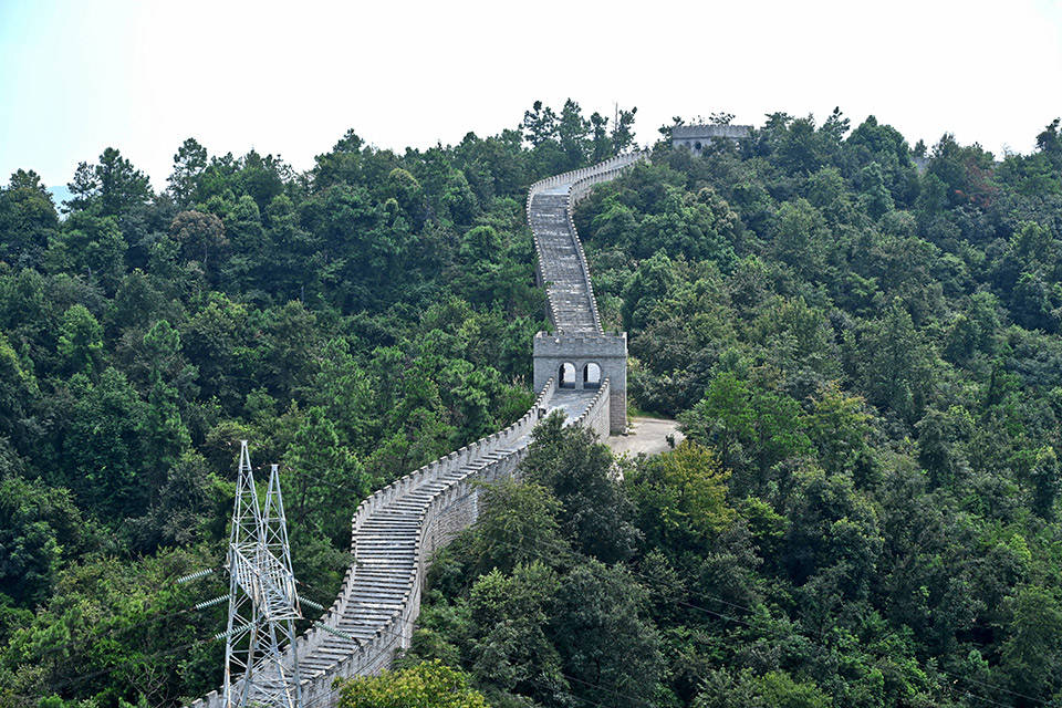 江西南昌现山寨长城按11比例仿造约4公里长