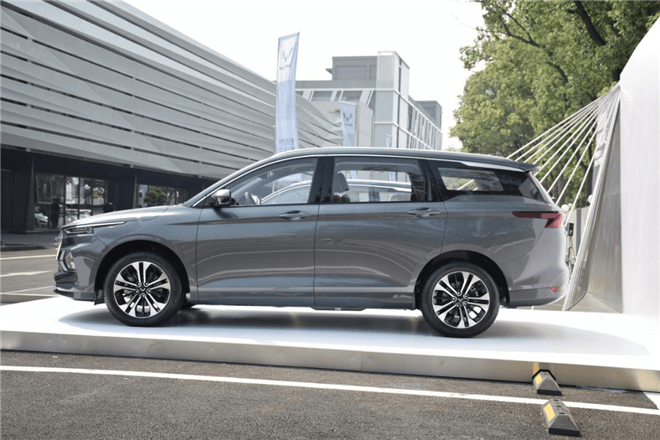 比老婆更懂得给你"空间",大四座mpv五菱凯捷已添加你为好友