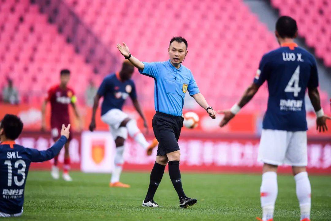 今日中超主裁安排:王竞执法富力vs建业 郭宝龙执法大连vs苏宁